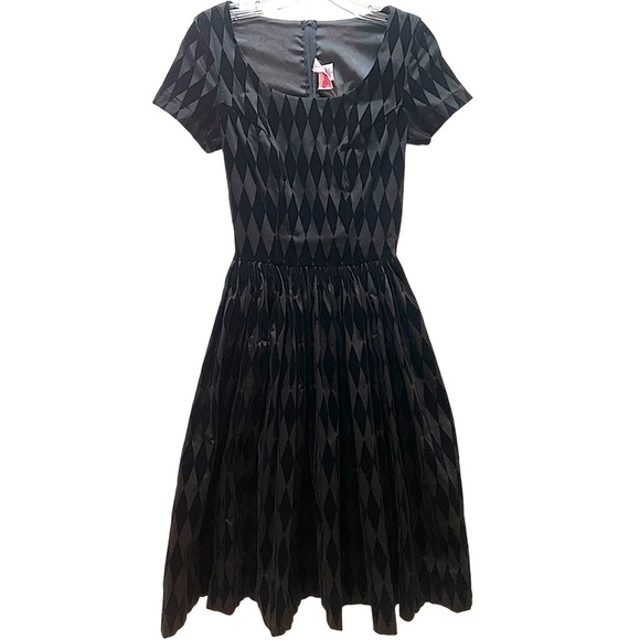 Black Diamond Pattern Dress - Picture 3 of 10
